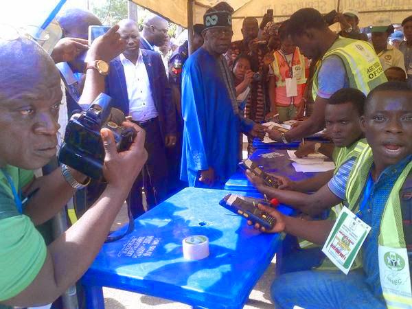 Naijablogger's tweet photo. SEE How Bola Tinubu was embarrassed by a thug at polling unit: http://t.co/EJN0vJdUrv
 | http://t.co/KQg3MnEL1U