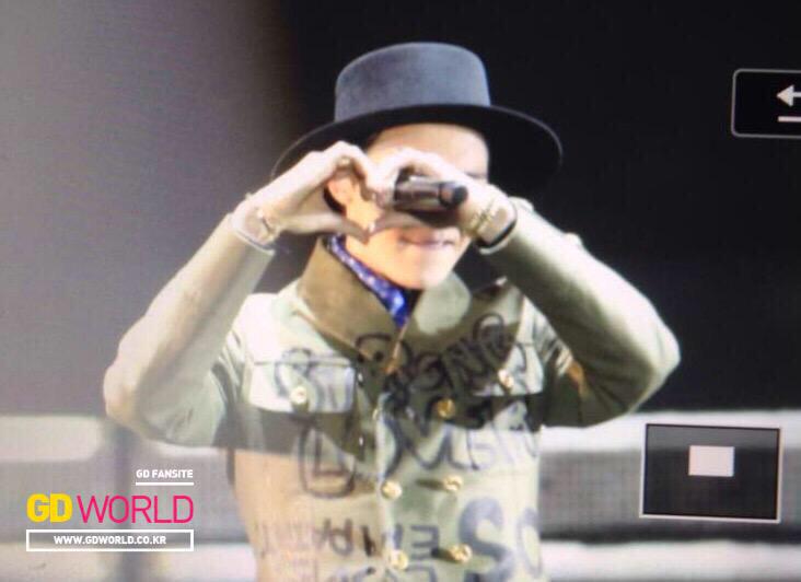 [28/3/15][Pho/Vid] GD, Taeyang và Seungri @ Fanmeeting ở Phúc Châu, TQ CBMJvxrU8AAv3uG