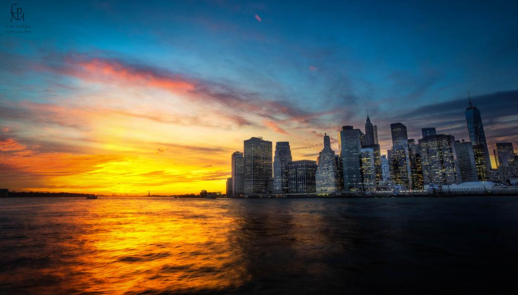 CliMorris's tweet photo. Beaming gold on the  horizon. 
#sony #SonyAlpha #sonyalpha77v #NYCphoto #cityscapes #hdr #nycphotographer #nyc http://t.co/VRggC2Pa2m