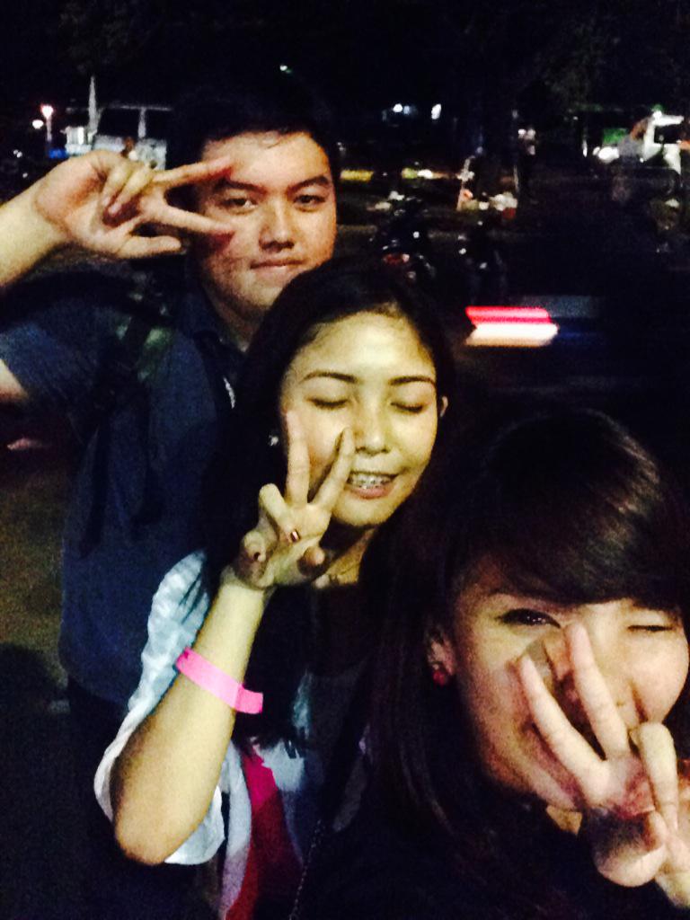 YeyeeDongoran's tweet photo. Ketemu cowok badai 👭👭👬 http://t.co/NwUyixtpAX