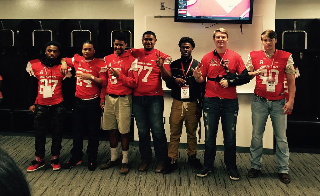 Nathan_White40's tweet photo. “@bdlpna: @UHCougarFB Junior Day with @Nathan_White40 and Crosby crew #codered #worktoearnit http://t.co/qtiE5T6fTt”