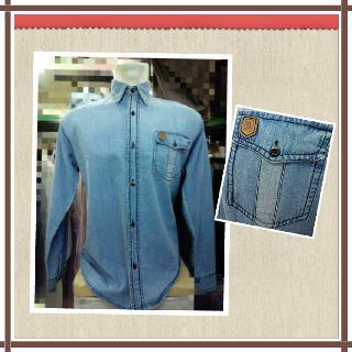 bdgkemeja's tweet photo. kemeja denim lengan panjang. ukuran allsize. IDR 110k http://t.co/vCcmpZd2nq