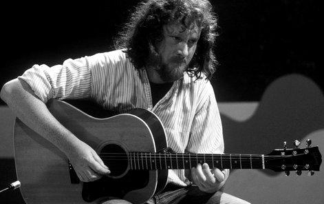 krowten's tweet image. A rare talent ow.ly/KV3Oo   #JohnRenbourn, Guitarist Who Founded #ThePentangle, Dies at 70 (@ NYTimes)