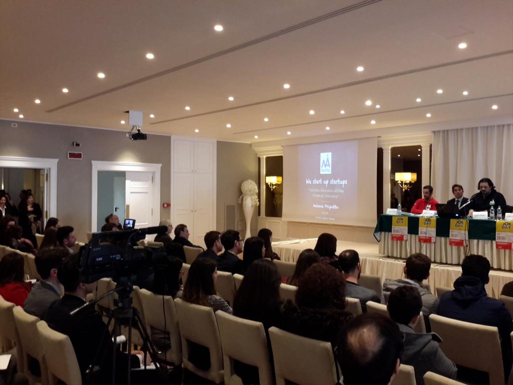BccCapaccio's tweet photo. #jobday #BccLab Priggiobbo (#NaSTA) "mai vista una banca che da tanto spazio ai giovani come fa la #bcccapaccio" http://t.co/1MjhZXVwPv