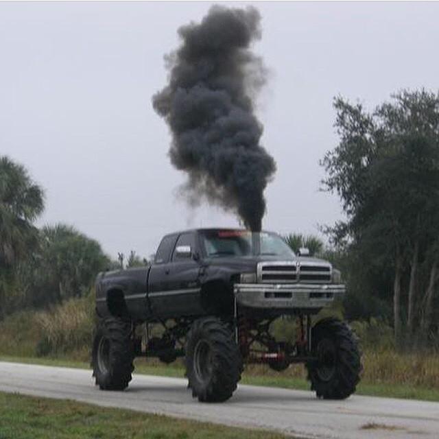 1st gen dodge cummins rollin coal