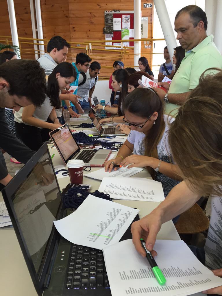 uveritascr's tweet photo. Cientos de personas nos visitan hoy para aprender más sobre arduinos #ArduinoD15 #ArduinoD2015 @UNEDInvestigaCR http://t.co/8tg4Ewz51e