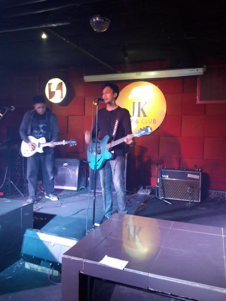HaiMagazine's tweet photo. HAI lagi nongkrong nih sama anak-anak @AVAindo @AVARegionalJKT yang bikin Tribute to @AVABandOfficial keren banget! http://t.co/bOgpb224BX