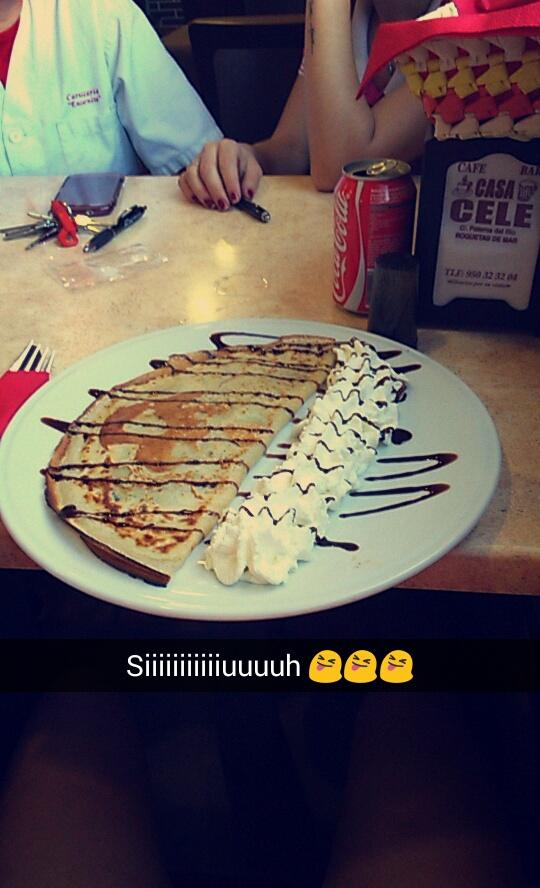 TaniaDiazN7's tweet photo. Nada mejor como los creps de @casacele 😜😜 http://t.co/lpLZLA2RLl