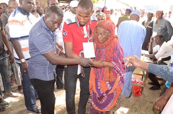 17_Levels's tweet photo. ❤️“@kabeerabi: This old woman is out to vote for change in Maiduguri Borno state  @APCNigeria @Bint_Moshood http://t.co/b8GJwPbrDW”