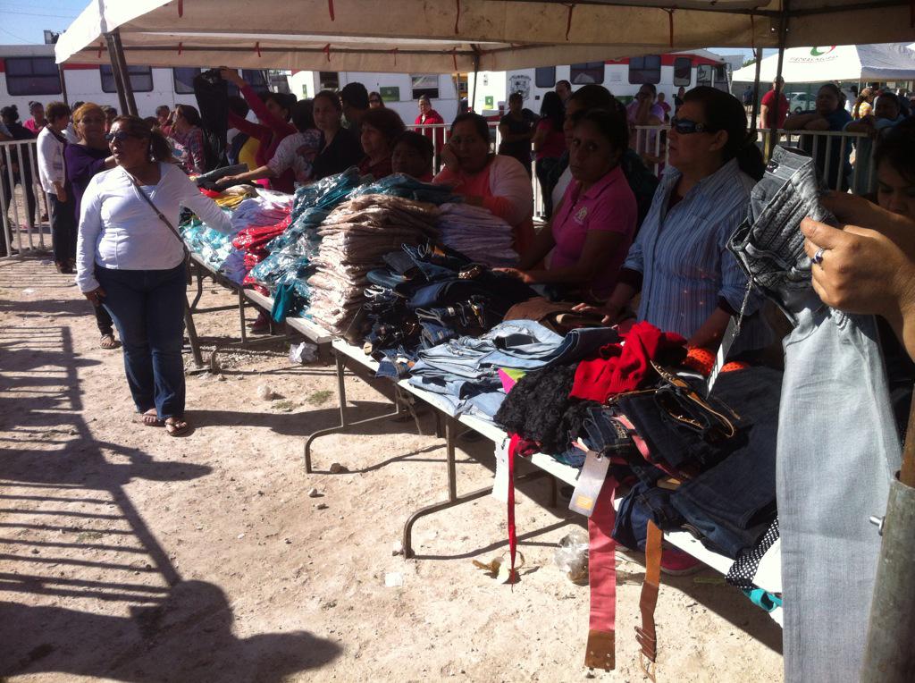 cashito27's tweet image. Inician @villarrealsonia y @PURONJOHNSTON #BrigadaDeServicios en fraccionamiento #ACOROS @pnegras