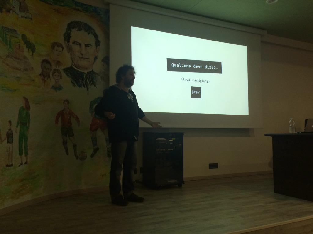 PaoloOscarSanti's tweet photo. @jumperbuzz Luca Pianigiani ultimo intervento del #dpe2015 effetti speciali e fuochi d'artificio http://t.co/74WLLmpXA9