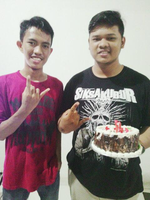 smokingkills_'s tweet photo. Happy birthday vocalis cadas SKDC, selalu jadi yang terbaik.. http://t.co/iT7IO0I3jr
