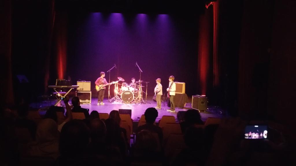 mohamedmaafri's tweet photo. Le plus jeune groupe des arts en scènes! !!!!!!@ http://t.co/Tjn3i4Z1GX