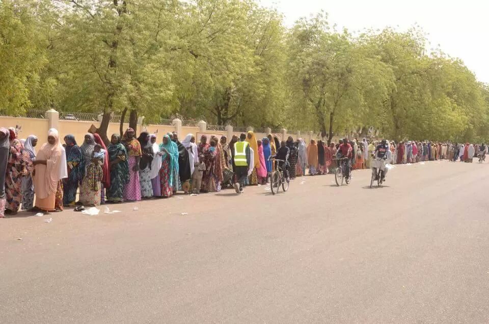 aliyousII's tweet photo. Women in Maiduguri are just organised. They're matching for change. #GMBAllTheWay #Nigeriadecides @Ayourb @scarfizal http://t.co/Ga8AKH7qbg