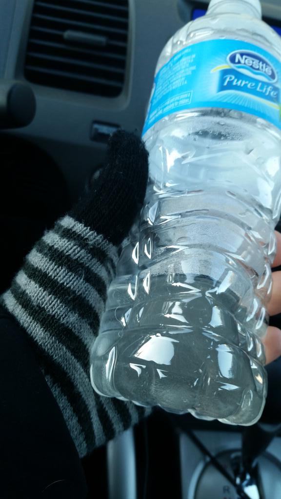 MyTurn2Change's tweet image. Welcome to springtime in the midwest. Late March and I'm wearing gloves and my water froze 😨 #springsing2015