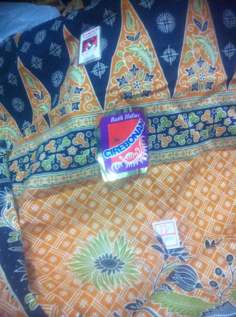 christya_dp's tweet photo. @MirotaBatik Mau ty kain batik ini msh ada tidak di mirota, saya butuh 3 lagi. Thx http://t.co/75DLfr6LGG