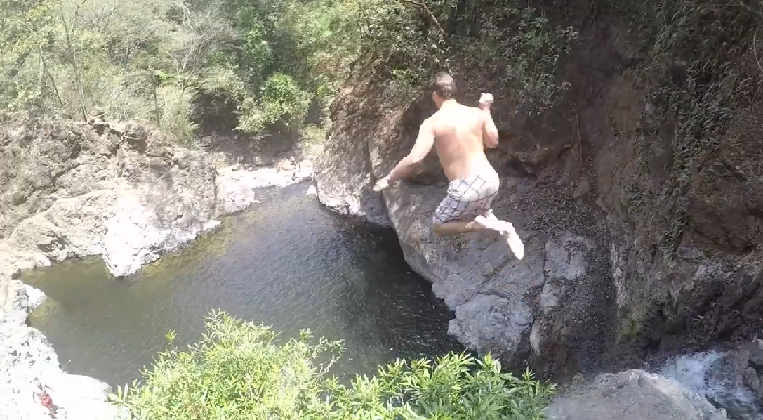 NFL's tweet photo. Tom Brady goes cliff diving.

Causing Pats fans to nearly lose their lunch.
MUST-SEE http://t.co/pmhegKVtyY #AirBrady http://t.co/wKTi6F34vN