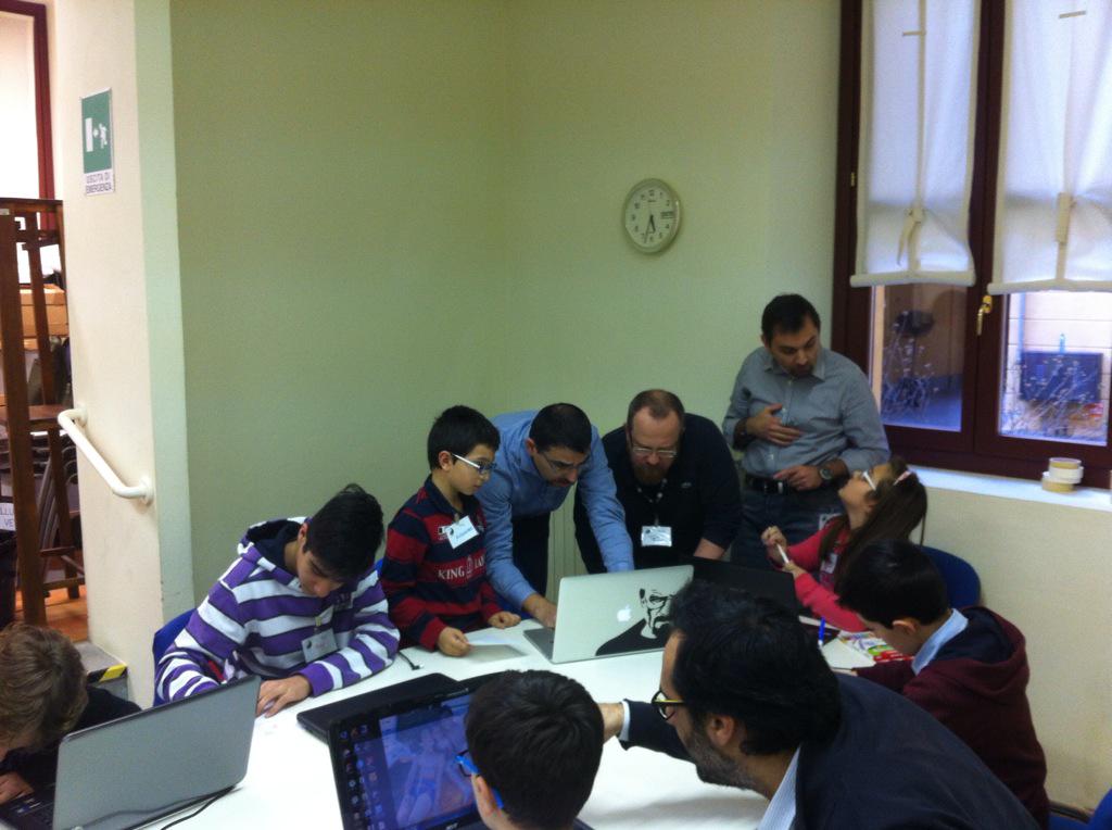 CoderdojoVc's tweet image. Gatti miagolanti e rullo di tamburi: i primi progetti in scratch hanno cominciato a invadere #Vercelli! #CoderDojo