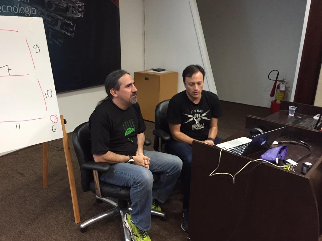 mlemos's tweet image. Coding Dojo at #ArduinoD15 here in São Paulo, Brazil @FazedoresCom