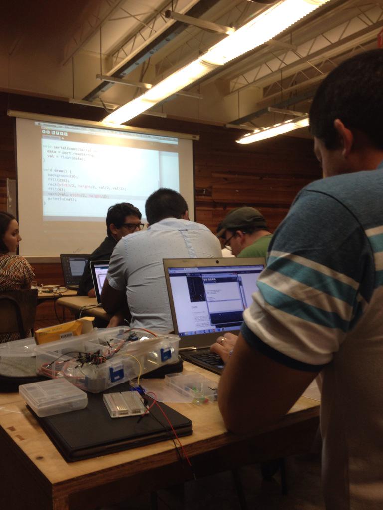 TomasDeCamino's tweet image. Talleres #ArduinoD15 @uveritascr @UNEDInvestigaCR