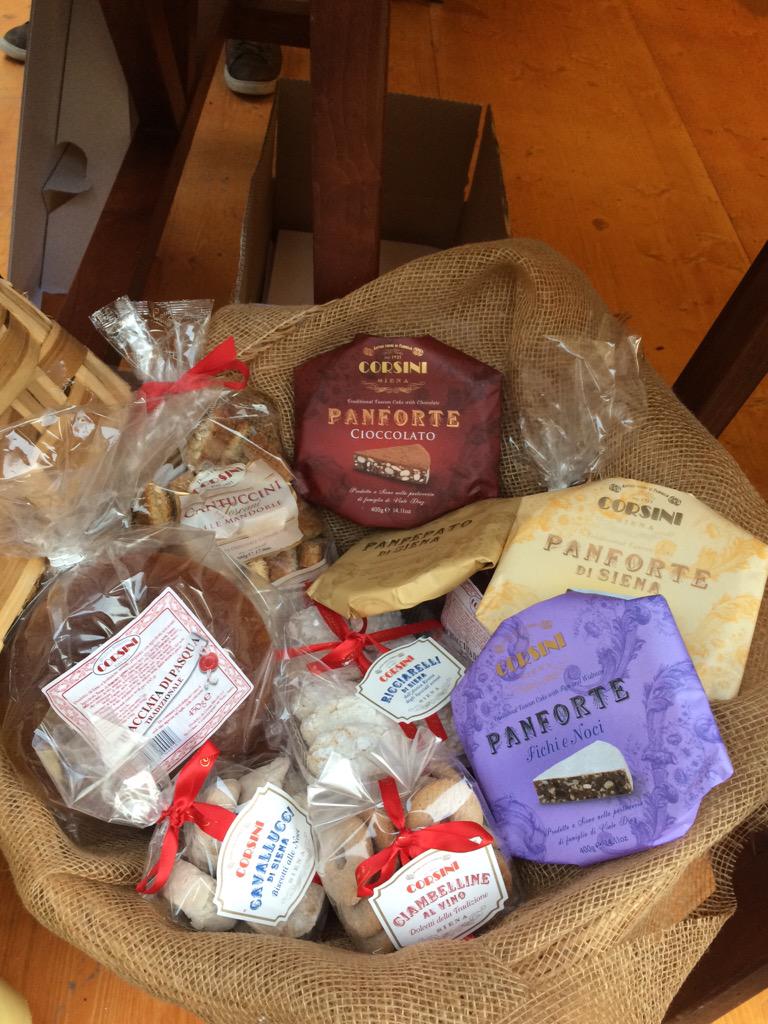 vanessamendoza's tweet photo. Me declaro fan #cantuccini #panettone #panforte #cavalucci y del guapo que atiende 😁😁😁 en #Siena #Toscana #corsini 😍👍 http://t.co/t2wxeKkZoX