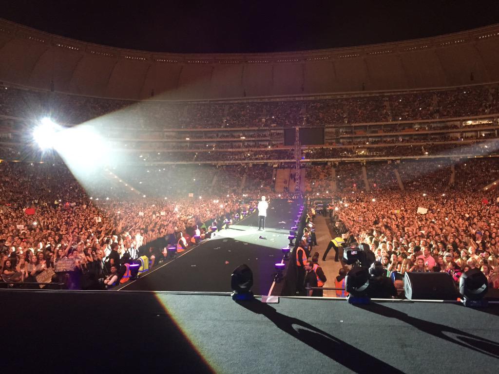 GuitarmanDan's tweet image. Great crowd in Jo'burg tonight, bring on tomorrow! #OTRA