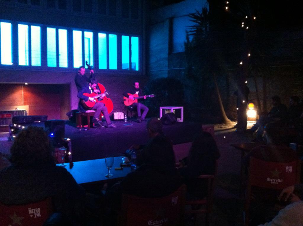 TGNcultura's tweet photo. Sona Biel Ballester Trio als jardins del @CMetropol sota una nit primaveral espectacular #DixieTGN http://t.co/Hk8N462xN4