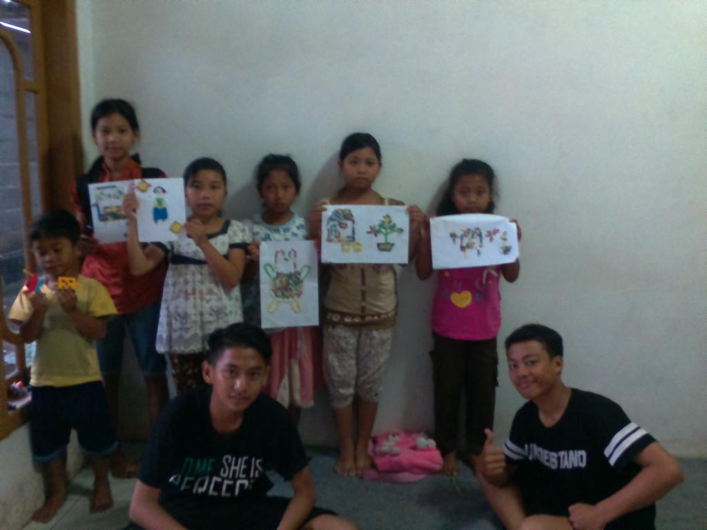 tamanbacaIKPL's tweet photo. Membuat lukisan dari sedotan bekas #asik #semangat #kreatif http://t.co/WegCc6XwBu