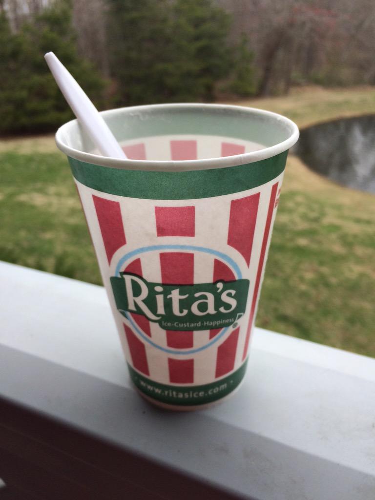 LizaWilhelm's tweet photo. No vacation is complete without Rita's! @RitasItalianIce #lemongelato #WilliamsburgVA http://t.co/hOU7OT0gDO