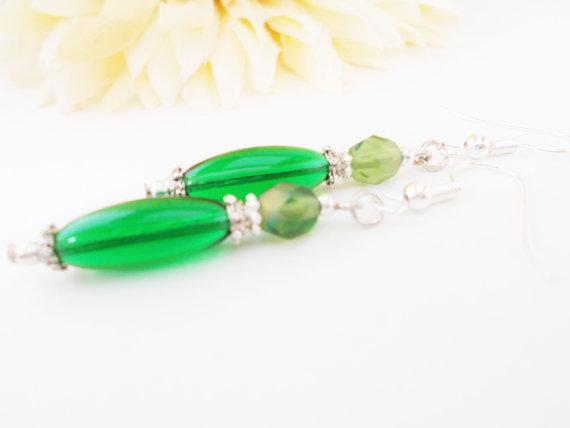 chicagolandia's tweet photo. Emerald Green Crystal #Earrings http://t.co/bSCNcisATH #longdangle #etsyRT #etsy #etsyaaa http://t.co/P1axsSQMMx