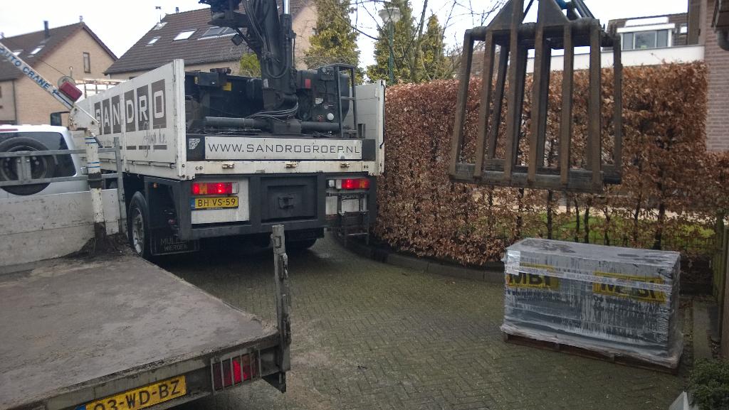 Zo weer een tuin opgeleverd,@fsgroen terras vernieuwd en het gazon! De stenen kwamen natuurlijk van <a href="/SandroGroep/">SandroGroep</a>