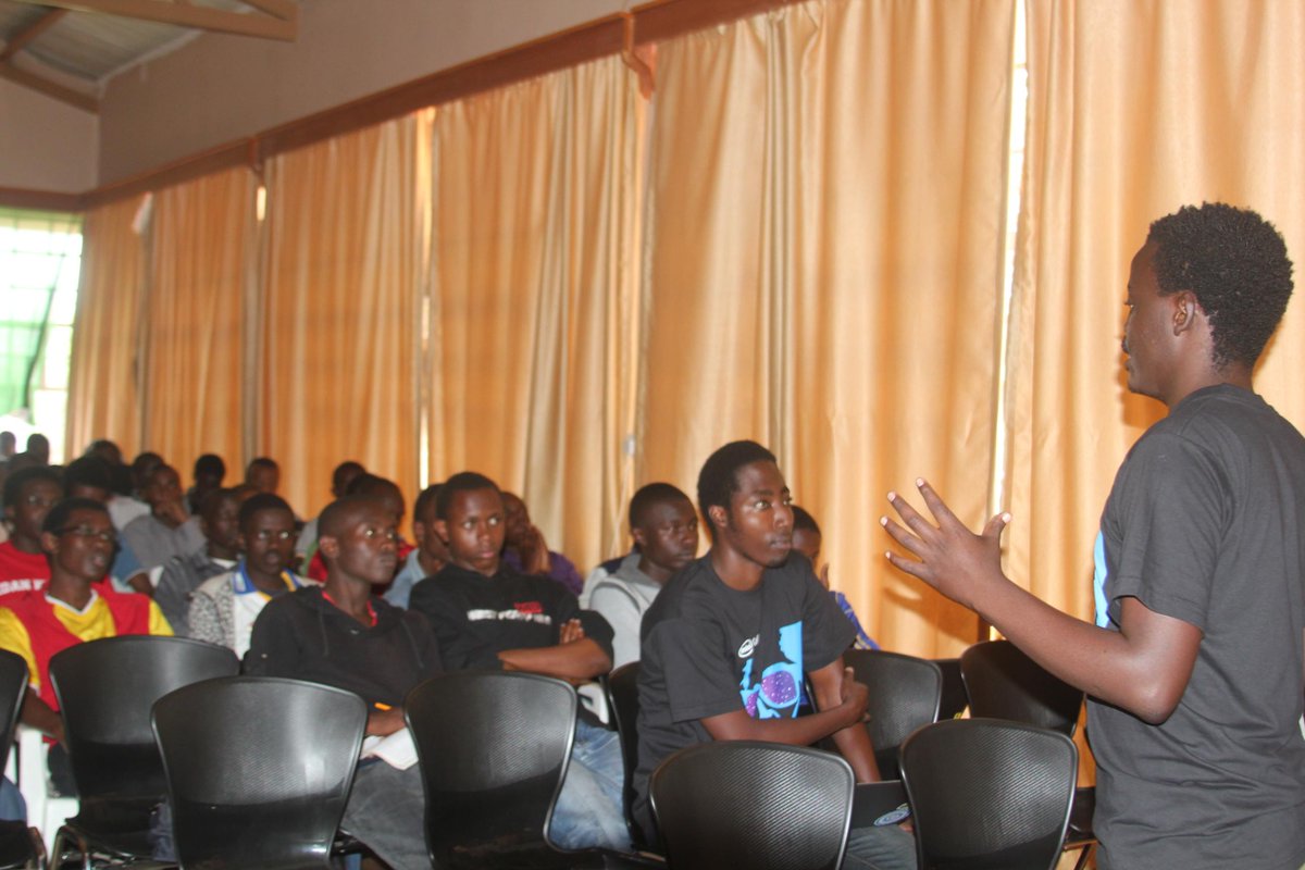 ChrisBarso's tweet image. Tech Dekut Co-Founder @rawteech giving a talk on the Internet of Things #ArduinoDKE15 #IntelAndroid @IntelATDeKUT