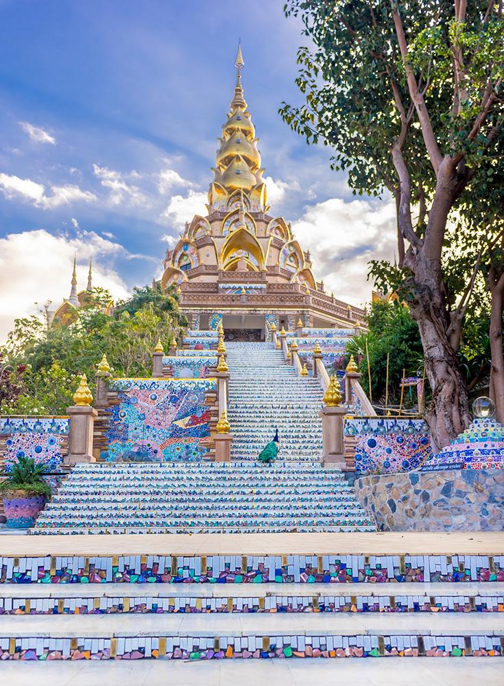 ThailandInsider's tweet photo. #ThaiTrivia: Do you know the name &amp; location of this extra colorful temple in Thailand? Hint: temple on a glass cliff http://t.co/vVeHM1OtMO