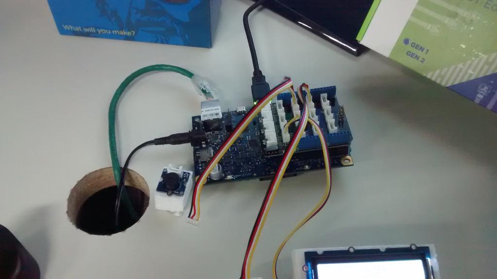 GDGSalvador's tweet image. #devfestextended #gdgssa rolando! #iot #wearable #angularjs #nodejs #python #googleglass #intel #galileo #realsense