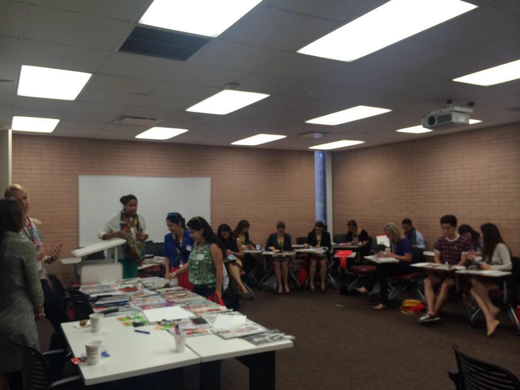 lisamsilvia's tweet photo. Go #FemaleEntrepreneurs and thanks @tribemint for being at the #sogalsummit #brandvisualization #speedmentoring http://t.co/41advLd5ve