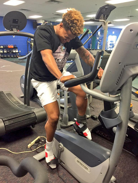 BadNewsJays's tweet photo. I can't be the only one who thinks Stro will be back before the end of the year http://t.co/BFEc0PH427