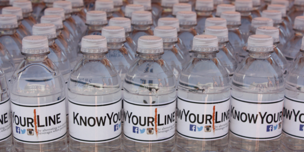 Healthyhorns's tweet image. We're here waiting for you! Come grab an H2O bottle behind @universitycoop until 4pm today. #Roundup2015 #hydrate