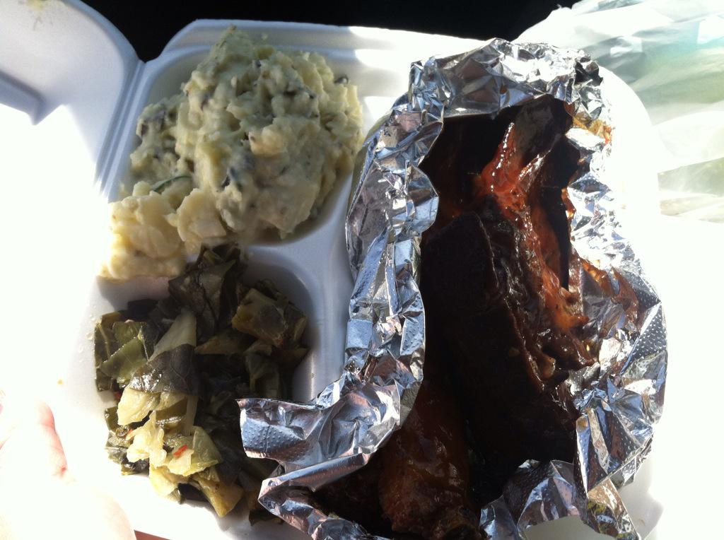 BayNews's tweet photo. $5 BBQ rib lunch. Can't beat that. Home Pies 2128 airport at 8th in Stockton. http://t.co/lEVUm9qqIC