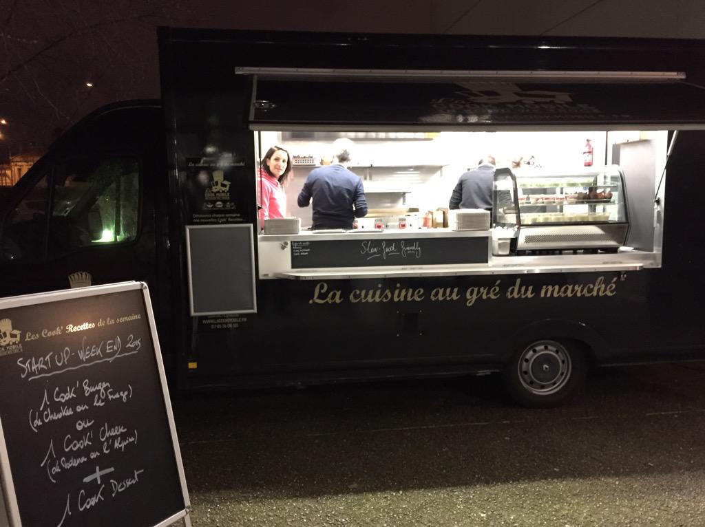 SG_etvous's tweet photo. Super organisation @SWToulouse : les équipes vont reprendre des forces avec le foodtruck @LaCookMobile :) #swto6 http://t.co/sMwfUmpuKz