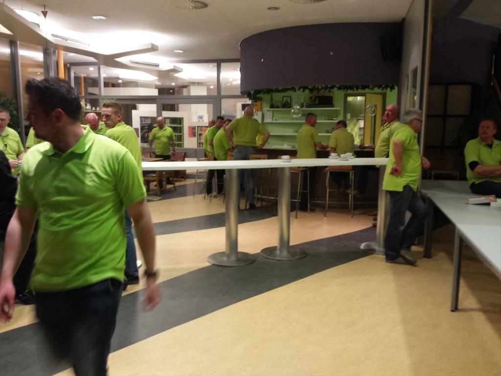 Hallo jongeren uit Maas en Waal. De vrijwilligers staan weer voor jullie klaar. <a href="/audiozbergharen/">Audioz</a> #Uitverkocht