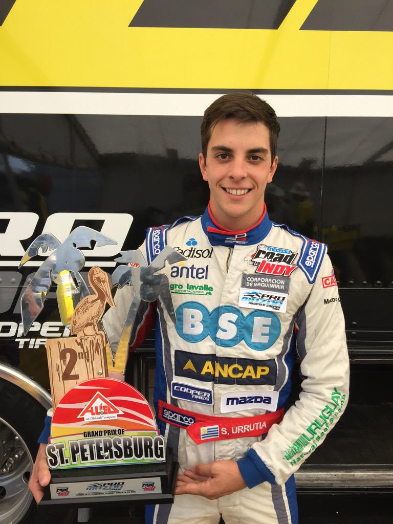 Santi_Urrutia's tweet photo. Sonrisa muy grande😃! P2 en la primer carrera, muy linda manera de arrancar la temporada!
#happyman http://t.co/OMCOSFofId