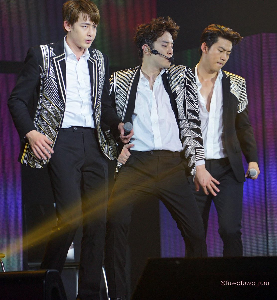 fuwafuwa_ruru's tweet photo. 150328 2PM Go Crazy in Jakarta #2PMJKT #JUNHO http://t.co/nCs0G47tvF