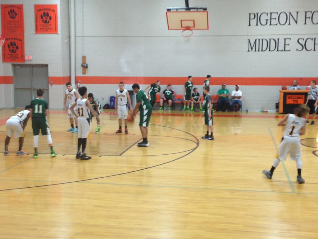 i_am_king_KY's tweet photo. Pigeon Forge Middle School #LegendsElite http://t.co/pYWAWUJnMl