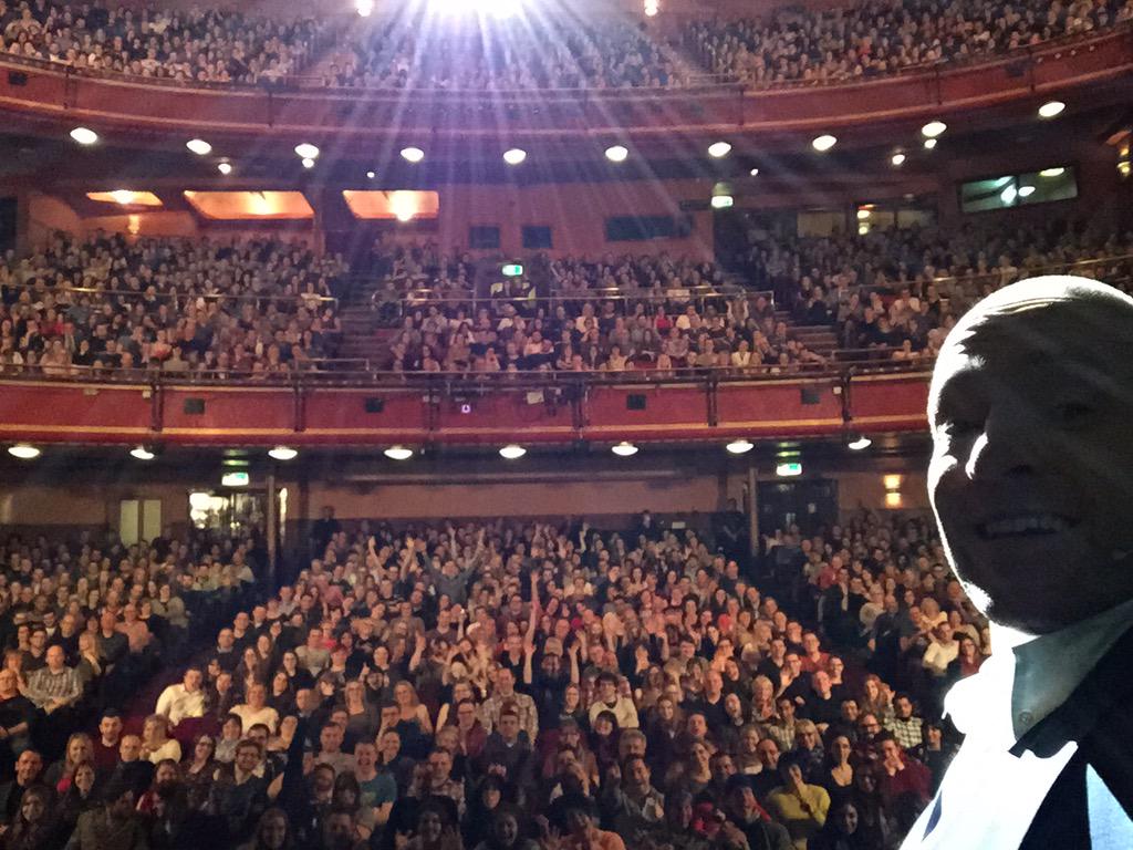 DerrenBrown's tweet image. Here in Oxford. Please be part of the show &amp;amp; tweet any word in the next 5 mins using #DerrenMiracle. Thank you x