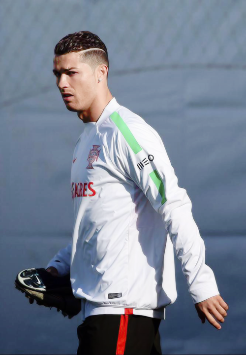 Cristiano Ronaldo Undercut Hairstyle - YouTube