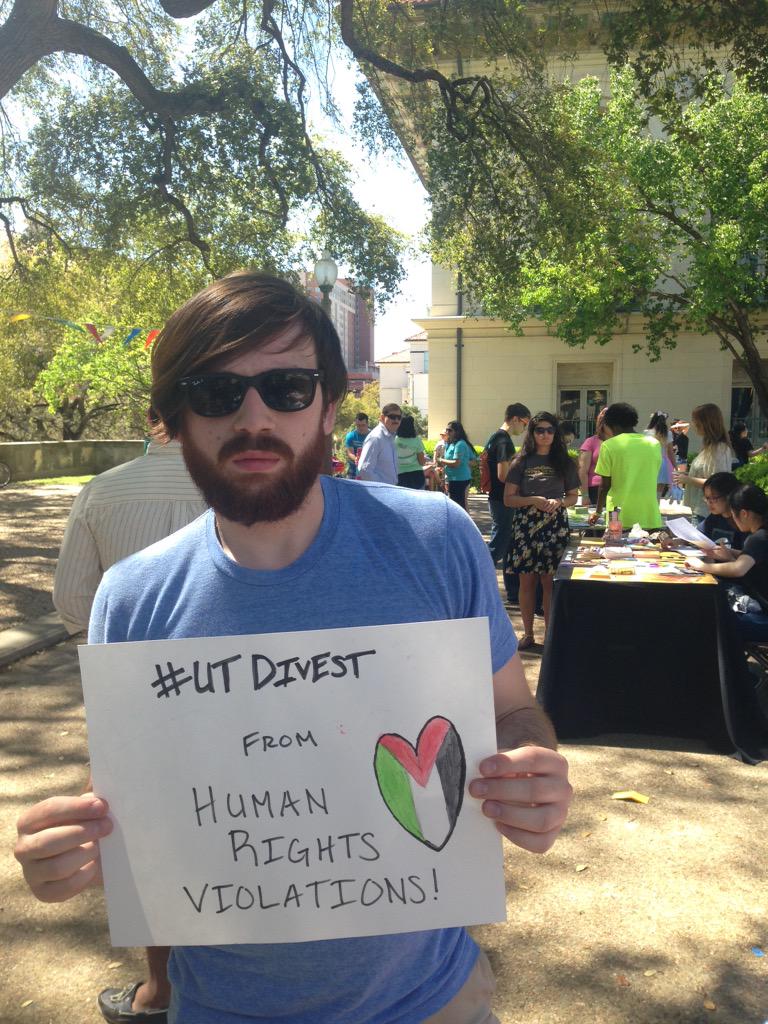 PSC_atx's tweet photo. Free face paint! Free Palestine!!! #40AcresFest #UTDivest http://t.co/lmTWGlP7mn
