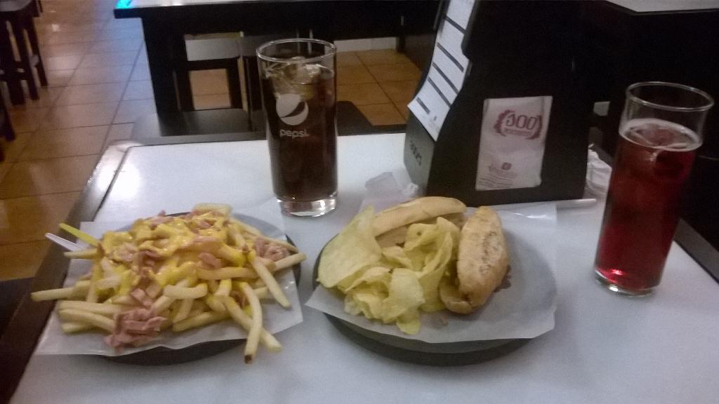 SaraAlbercaSnch's tweet photo. Cien montaditos y cine 🎦 con mi guapo @rubengares_16 http://t.co/SBSK717UjW
