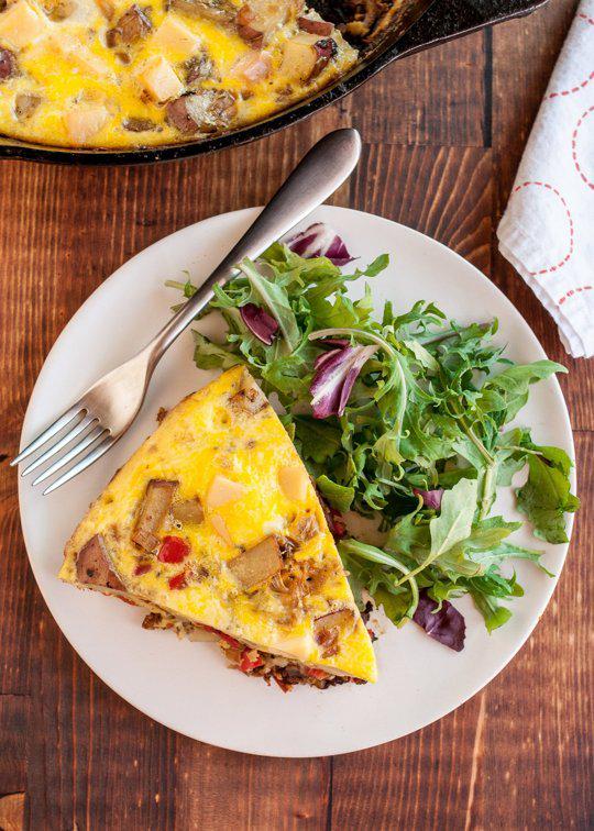 EatMoreRainbow's tweet photo. Get ready for breakfast!! "@thekitchn: RECIPE: Frittata with Potato, Red Pepper &amp; Gouda http://t.co/ir94kXbvnf http://t.co/A0mcgG0nMM”