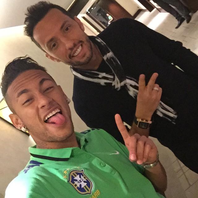 neymarjr's tweet photo. Visita do meu mano @SitedoNene !! http://t.co/Brn3Tqw8b1