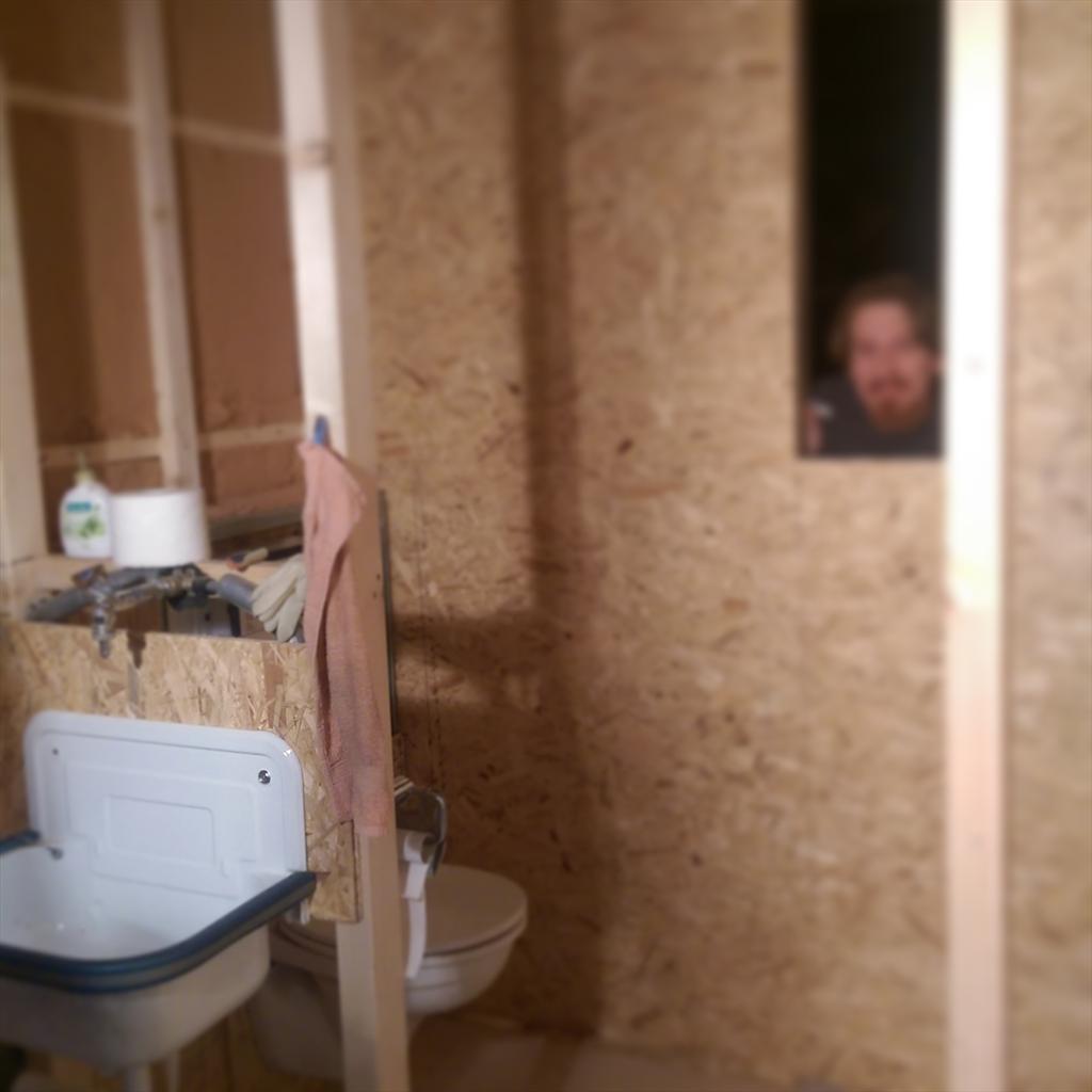 mofoni's tweet image. Juhu, wir habe Wände #miniloft